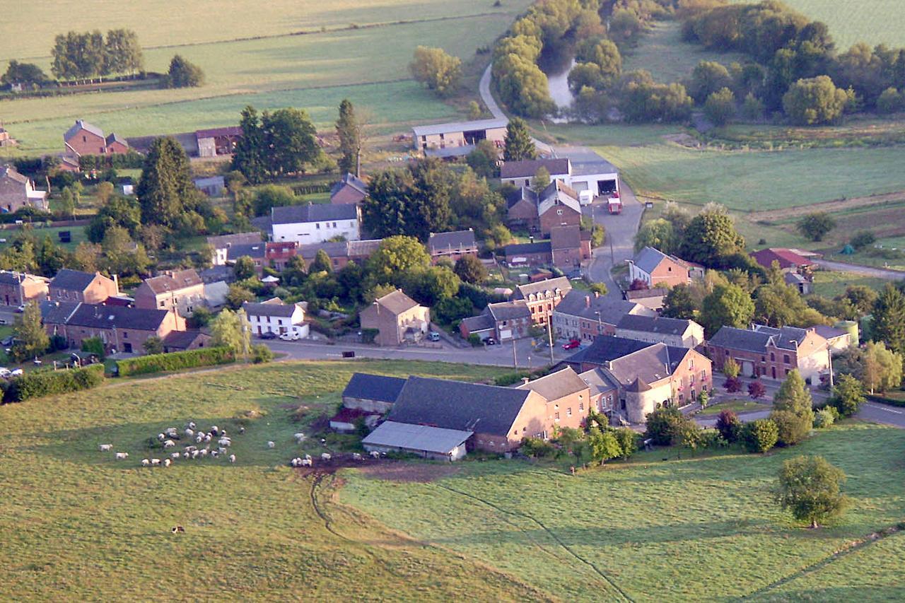 La Vieille Tour Hotel Hotton Buitenkant foto